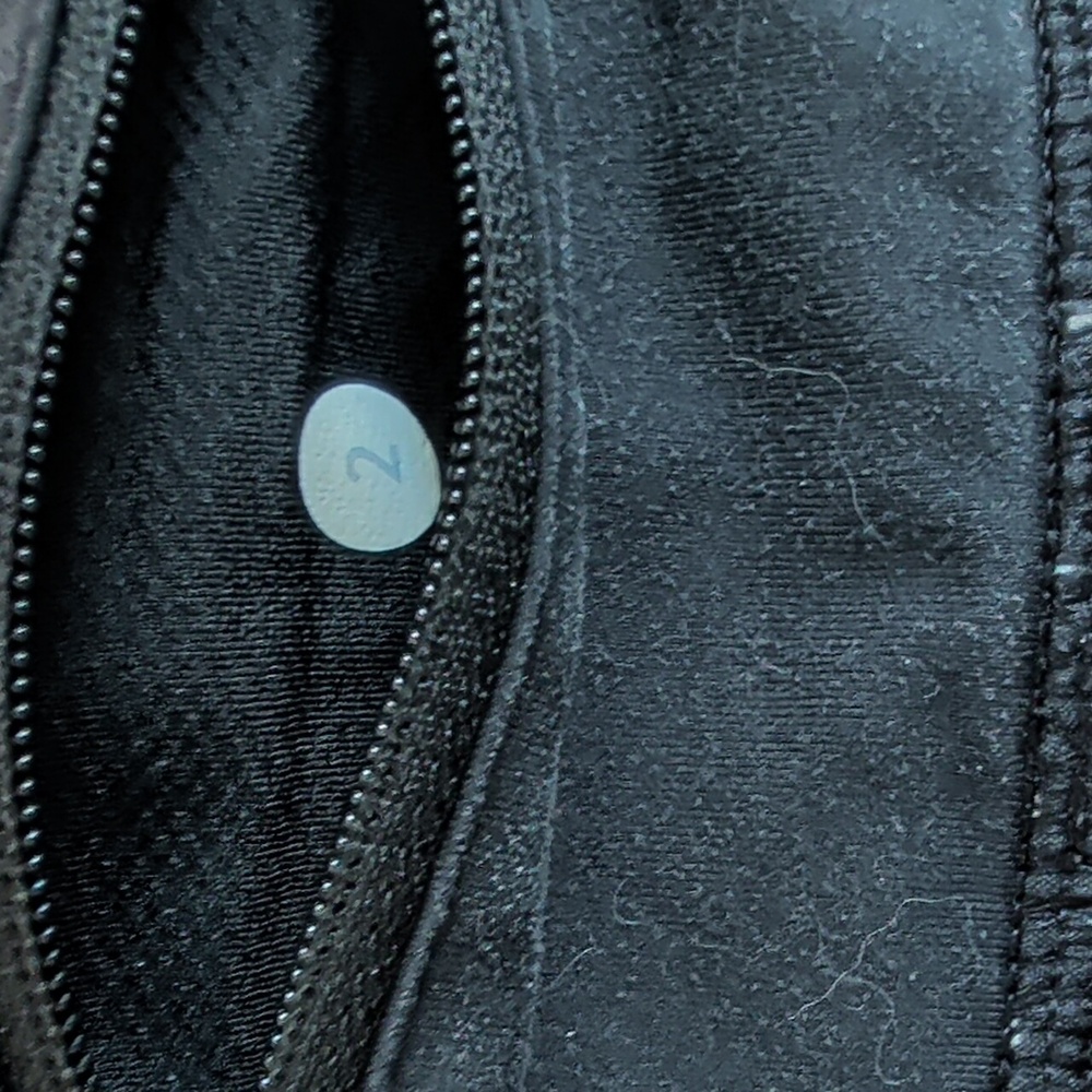 Lululemon Black Gray White Polka Dot Speed Shorts 2 - Picture 4 of 5